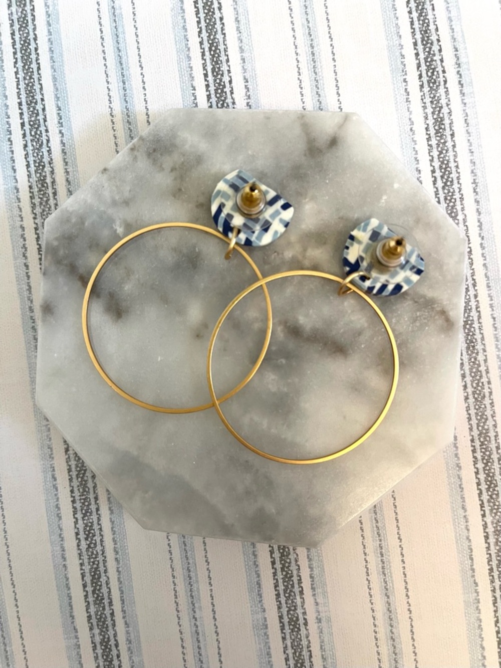 Stitch Fix Blue & White Gold Tone Hoop Pierced Earrings - Picture 5 of 10